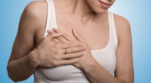 Первые признаки рака груди, которые зачастую женщины игнорируют