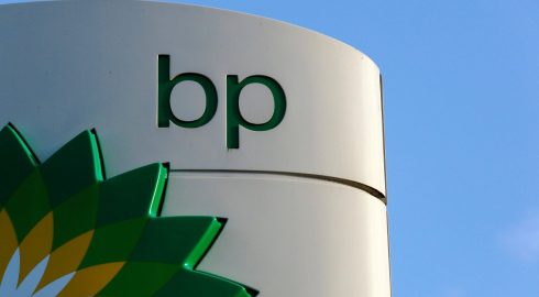 BP временно откажется от планов по сокращению добычи нефти и газа в 2019-2030 годах