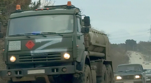 Военнослужащий на КамАЗе наехал на срочников в Архангельской области