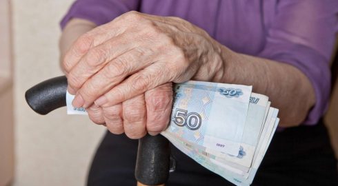 Кэшбек для пенсионеров: россиянам могут вернуть часть денег, потраченных на продукты