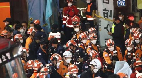 Траур в Сеуле: в ужасной давке в столице Южной Кореи погибли более 150 человек