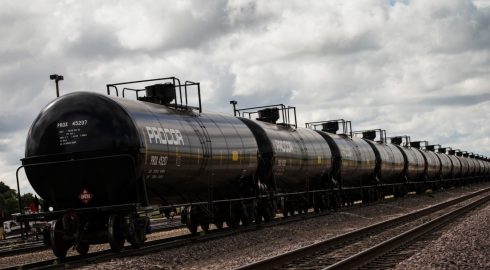 Россия возобновляет железнодорожные перевозки нефти