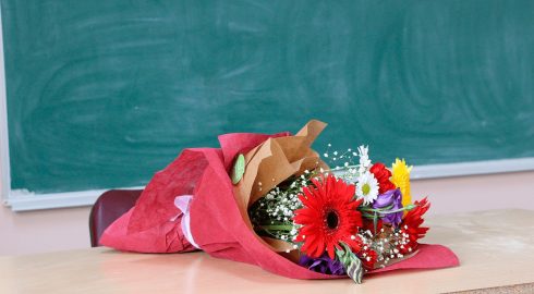 Сколько будет стоить букет цветов на День учителя в 2022 году в Москве