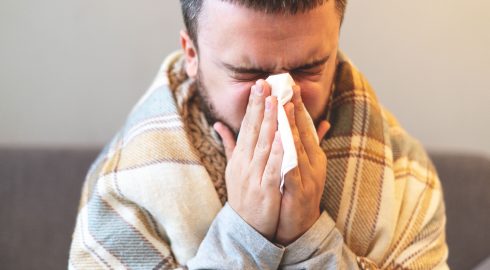 Сколько раз допустимо простужаться за сезон: врач назвала норму