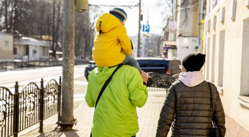 Семьи с детьми до трех лет в РФ будут получать дополнительное ежемесячное пособие