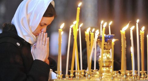 Бог открывает небеса: молитвы для православных на Крещенский сочельник 18 января 2023 года