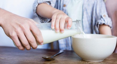 О пользе и вреде молока: почему нужно отказаться от него тем, у кого проблемы с суставами
