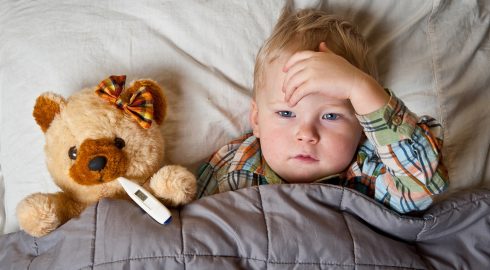 Врач-инфекционист Андрей Поздняков назвал опасные симптомы гриппа у детей