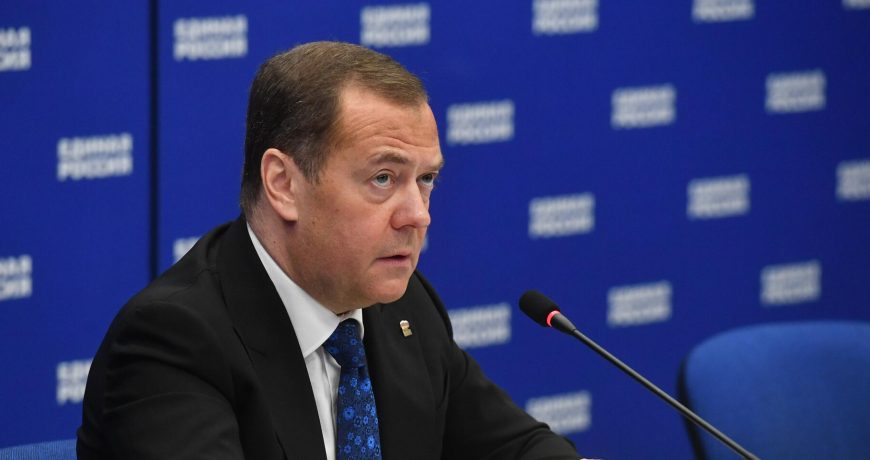 Медведев предрёк печальное будущее Украины после массовой эмиграции
