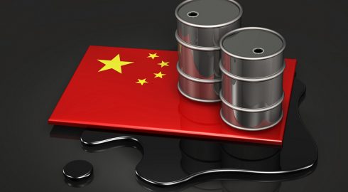 Крупные скидки и отказ от ценового потолка: как Китай покупает нефть у России