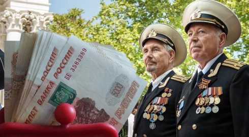 В Совфеде одобрили заморозку индексации военных пенсий: что изменится в 2023 году