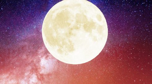 Мощь Розовой Луны: как роковое Полнолуние повлияет на знаки зодиака 5 и 6 апреля 2023 года