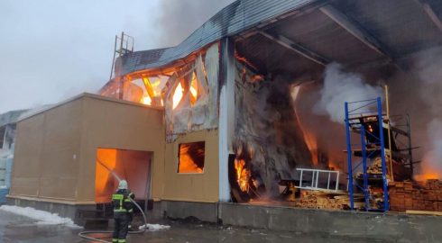 В Балашихе вспыхнул пожар в местном торговом центре: что известно к этому часу