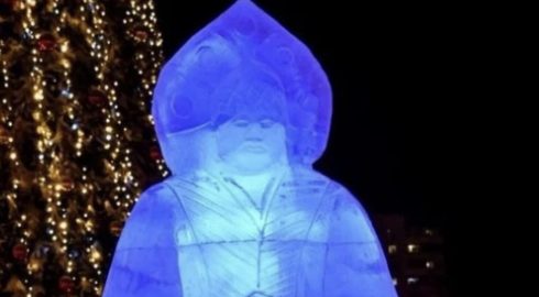 «Самая страшная Снегурочка года»: жители РФ не оценили скульптуру к празднику