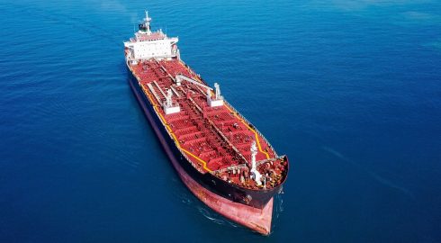 Беспилотники в Красном море бьют по перевозящим нефть судам