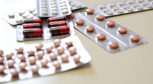 Росздравнадзор предупреждает о проблемах с поставками лекарств в аптеки России