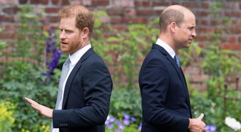 Драка в королевской семье: принц Гарри раскрыл детали конфликта с Уильямом