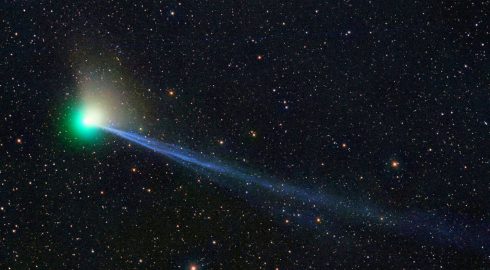 Уникальное явление в космосе: жители планеты Земля могут увидеть волшебную комету