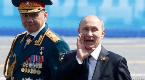 Военные эксперты нашли скрытый смысл в поздравлении и указе Владимира Путина