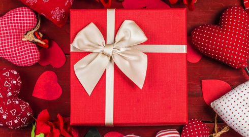 Табу на подарки: что не стоит дарить на День святого Валентина 14 февраля 2023 года