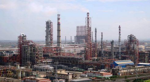 «Роснефть» рассматривает наращивание поставок сырья на свой НПЗ в Индии