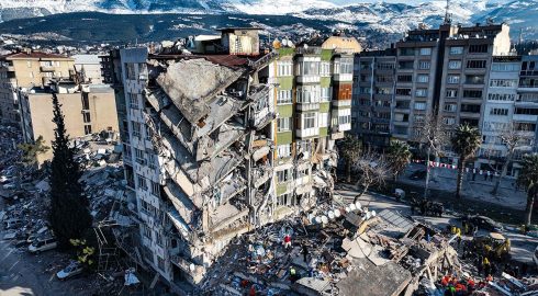 Как мощное землетрясение в Турции повлияет на туризм и экономику страны