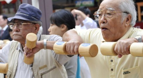 Мир без стариков: в Японии предлагают избавиться от старшего поколения