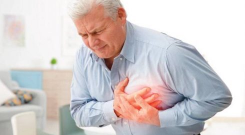 Точно не инфаркт: названы причины боли в груди