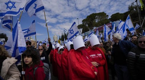 Массовые протесты в Израиле: почему люди устроили бунт