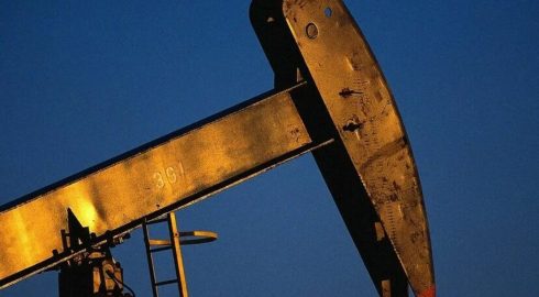 Прогнозы по сокращению запасов нефти США толкают цены вверх