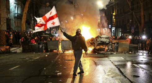 Протест сломил парламент: власти Грузии отменяют закон об иноагентах