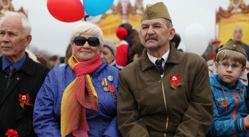 Жителей осажденного Сталинграда приравняют к ветеранам ВОВ: что известно о льготах для россиян
