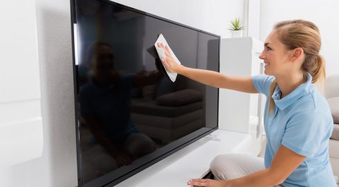Как очищать экран телевизора, чтобы не повредить его