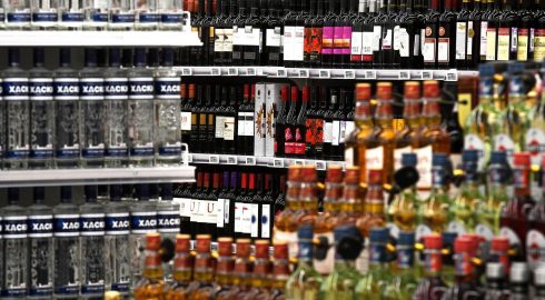 Летний алкогольный ажиотаж: ожидается повышение цен на водку и коньяк