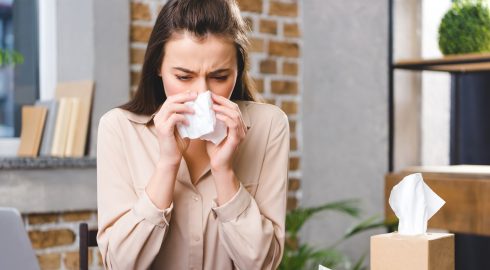 Аллергия может маскироваться под болезни: как не спутать ее с их проявлением