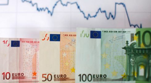 Курс евро растет перед публикацией статистике Европы и США