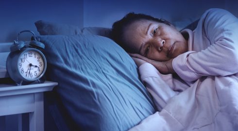 Почему пожилые люди плохо спят: 5 причин проблем с ночным отдыхом