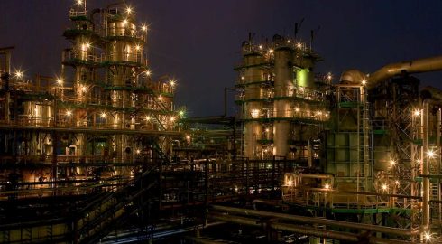 Российские компании сокращают переработку нефти