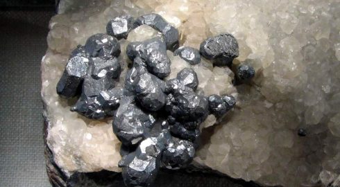 Добыча серебра на Камчатке выросла почти на треть