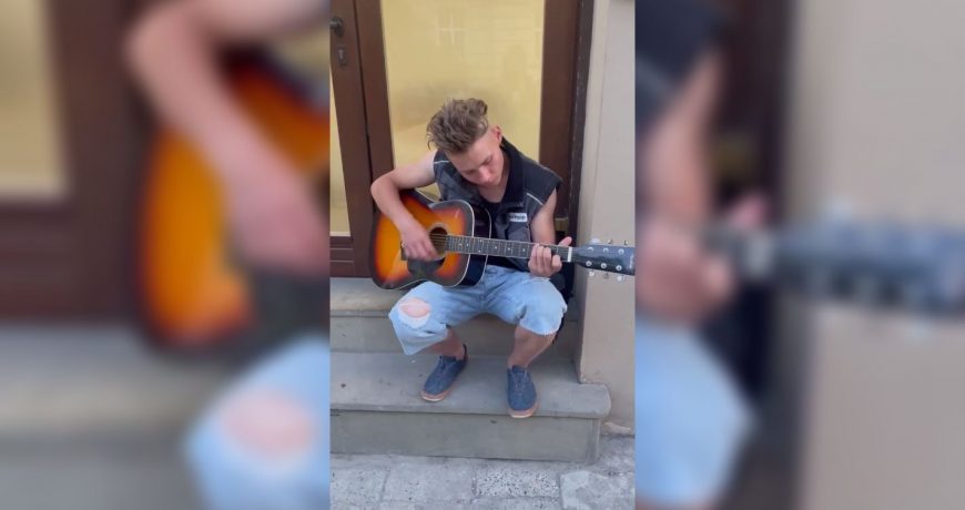 Юноша, исполнивший песню Цоя во Львове, нарвался на депутата Верховной Рады Украины
