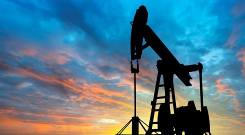 Напряженность на ближнем востоке продолжает поддерживать рост цен на нефть