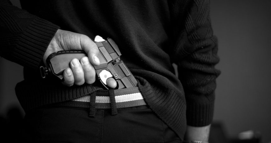 Вооруженный мужчина захватил банк Kaspi в Казахстане: какие требования у преступника