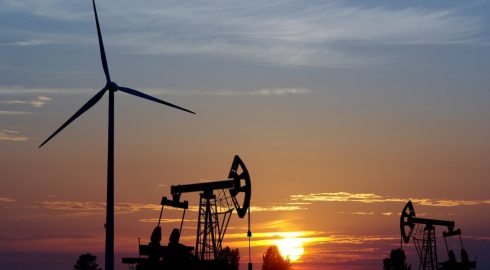 МЭА: нефть сдает позиции чистым источникам энергии