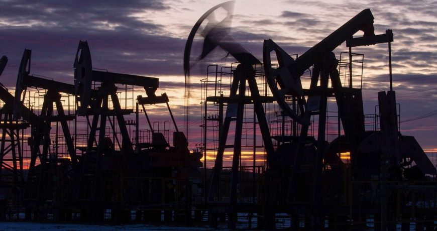 Brent дорожает: цена нефти превысила 77 долларов за баррель