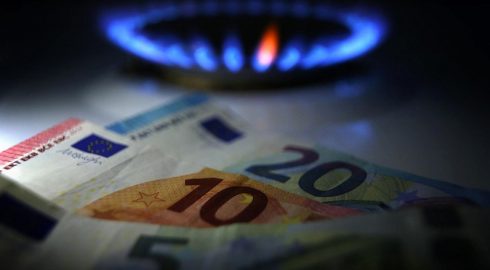 Цена газа в Европе возвращается к отметкам 375-376 долларов за 1 000 кубометров
