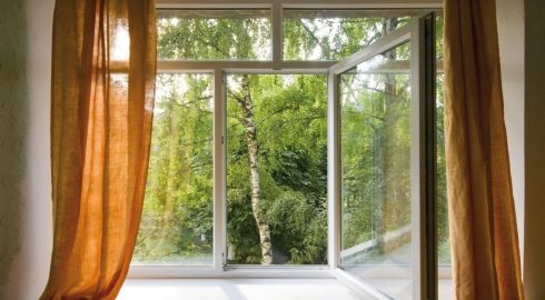 Не спите с открытыми окнами: как простая привычка может влиять на человека