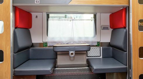 В РЖД анонсировали нововведения с полками в поездах: что изменится осенью 2023 года
