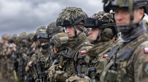 Ненависть и милитаризм: зачем варшавским ястребам понадобился Минск