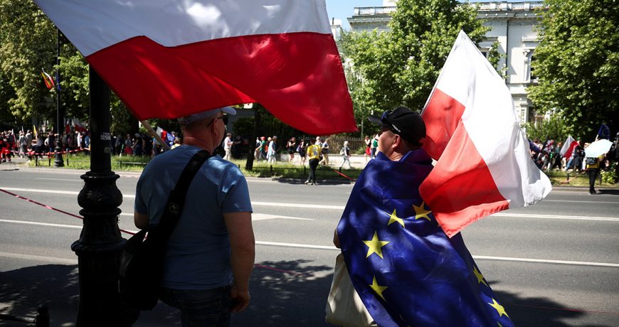 Митинг оппозиции в Польши: на улицы Варшавы выходят сотни тысяч протестующих