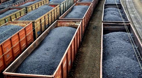 Казахстан переориентирует поставки угля из России на более выгодные направления